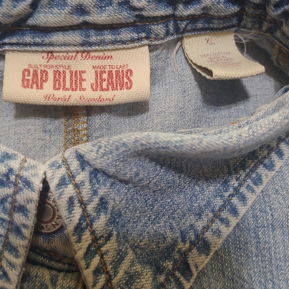 Gap vintage light wash denim popover top - Picture 3 of 4